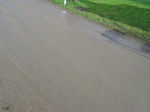 Selv efter kraftige regnskyl bevarer veje anlagt med slotsgrus en jævn overflade.