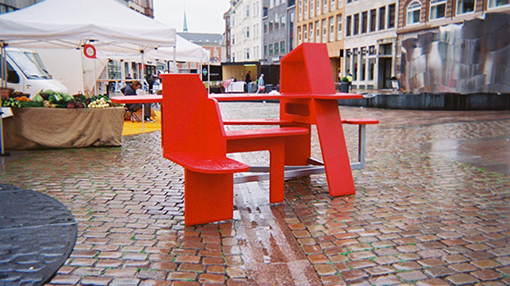 Under Aarhus festuge arbejder festivalarrangørerne bevidst på at omdanne byens pladser. Byrumsmøblet You May er udviklet til Aarhus Festuge 2009.