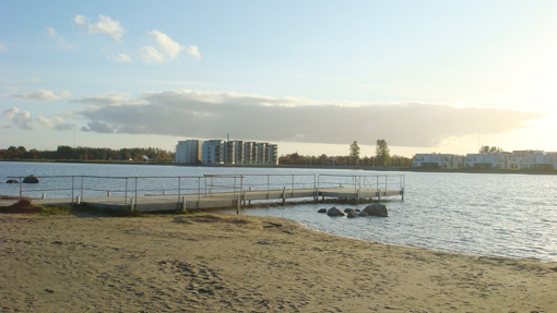 Fuglsang Sø i Herning, en stor kunstig sø, har skabt nye rekreative områder og en markant værditilvækst i eksisterende og nybyggede boliger langs søen. Foto: Ole Fryd