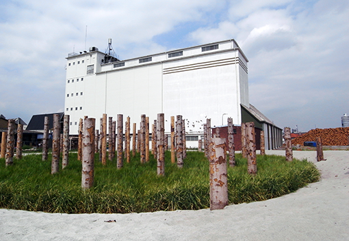 Rebar (USA): Legelandskab af træ og sand, Urban Play 2012. Foto: Berit Kingod