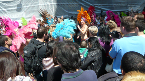 Med deres aktive deltagelse i karnevalet er sambadanserne med til at skabe den kulturelle begivenhed i byen. Det har betydning for deltagere med den engagerede brugsform, at de bidrager til festivalen, det kulturelle liv og forandrer byen. Karneval i København 2009