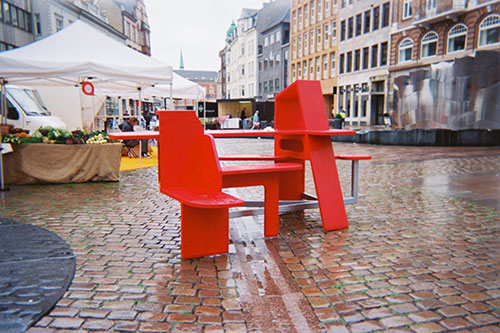 Under Aarhus festuge arbejder festivalarrangørerne bevidst på at omdanne byens  pladser. Byrumsmøblet You May er udviklet til Aarhus Festuge 2009. 