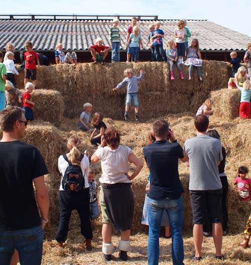 Social farms er med til at skabe kontakt mellem land og by. Grantoftegård i Ballerup har mange besøgende ved åbne arrangementer. Foto: Ole Hjorth Caspersen.