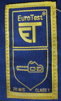 Piktogram der viser, at jakke/ bukser/støvler er godkendt som sikkerhedsudstyr. Foto: Simon Skov