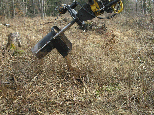 Figur 2. Reolbor i slutposition under opfyldning af boret hul. Foto: Frans Theilby