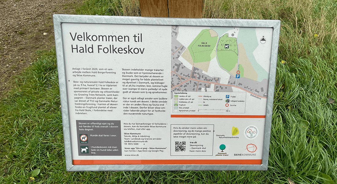 Oplysningsskilt i Hald Folkeskov